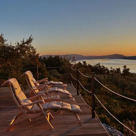 Adelphia, Luxury In Alonnisos * Isomata