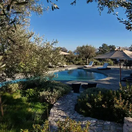 Lodge Adelphia, Luxury In Alonnisos Isomata