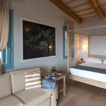 Adelphia, Luxury In Alonnisos Lodge Ισώματα