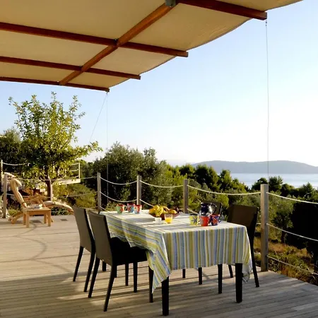 Adelphia, Luxury In Alonnisos * Ισώματα